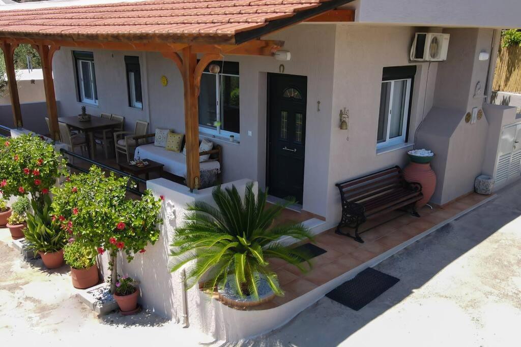 Mourelo House Exo Lakkonia